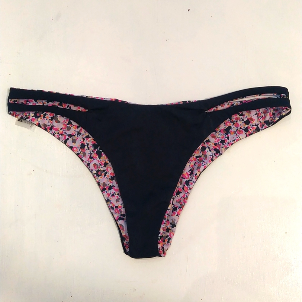 Ola Feroz bikini bottom size medium reversible black and print